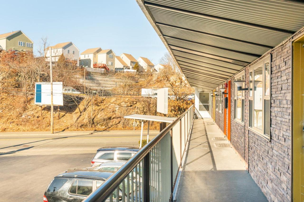 Oyo Hotel Malden Ma Broadway 외부 사진