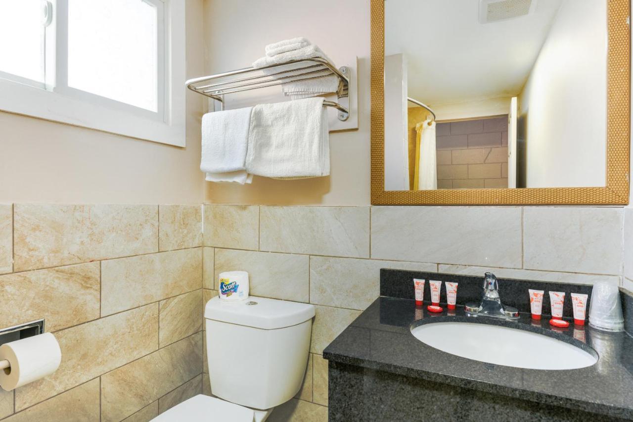 Oyo Hotel Malden Ma Broadway 외부 사진