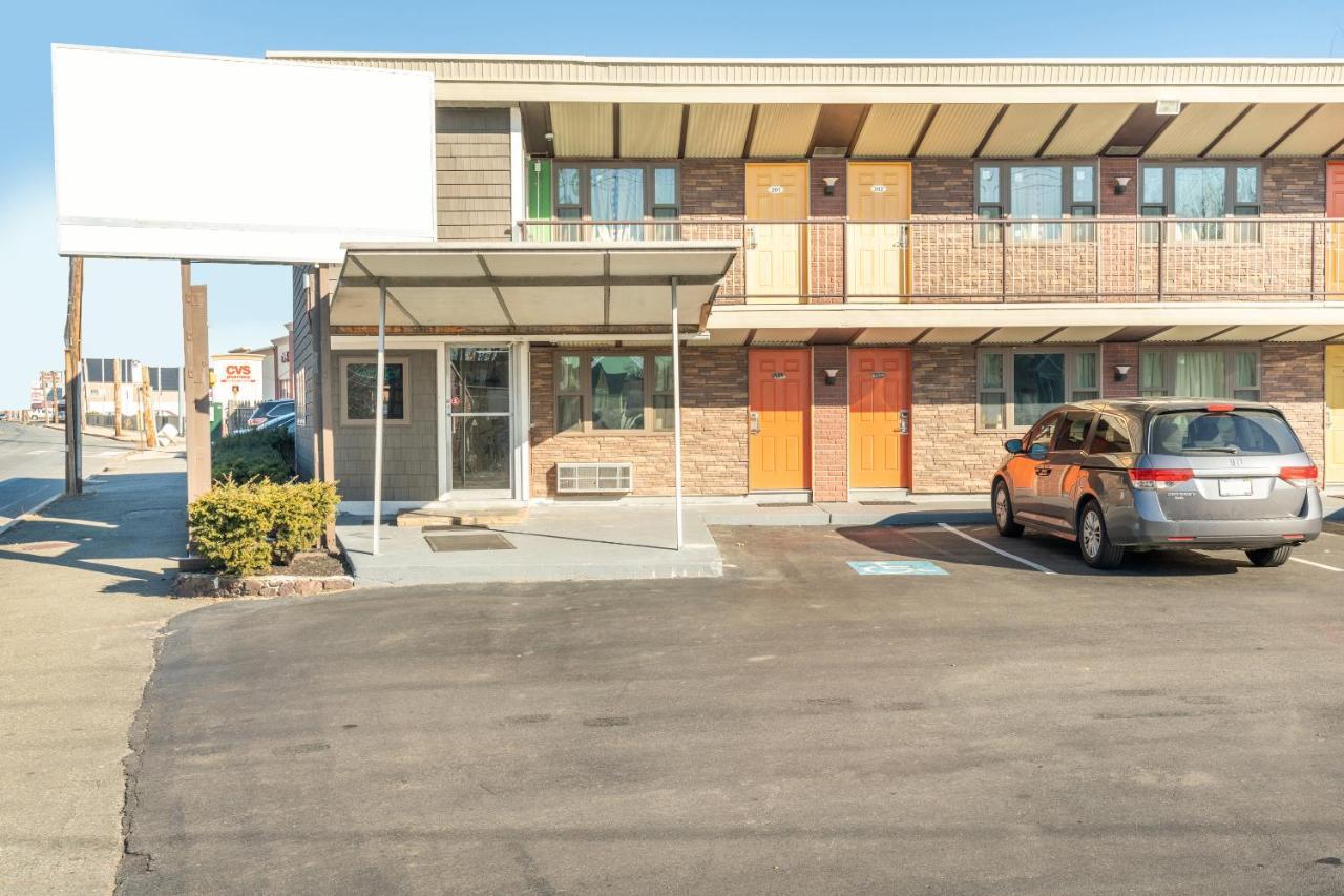 Oyo Hotel Malden Ma Broadway 외부 사진