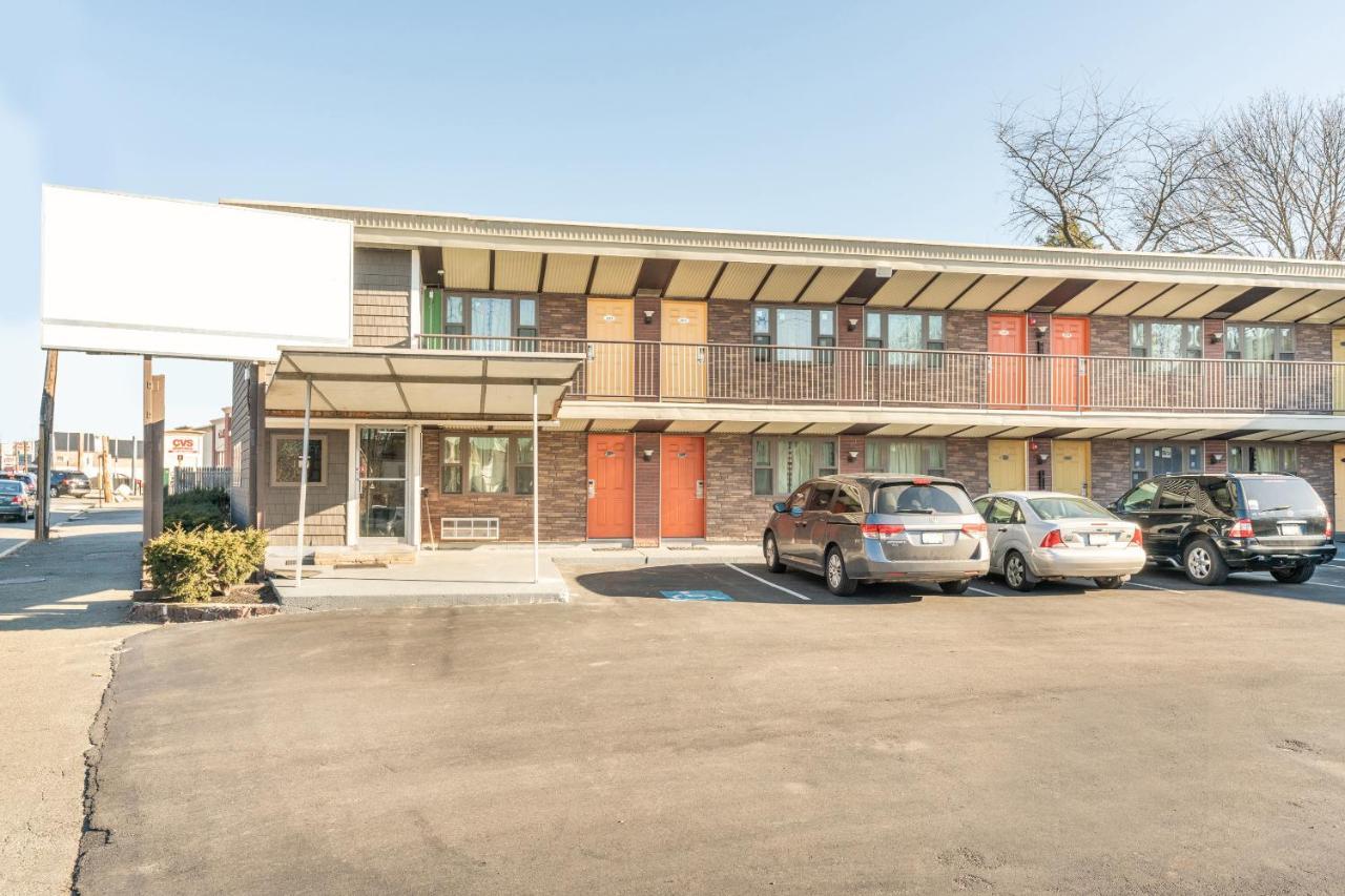 Oyo Hotel Malden Ma Broadway 외부 사진