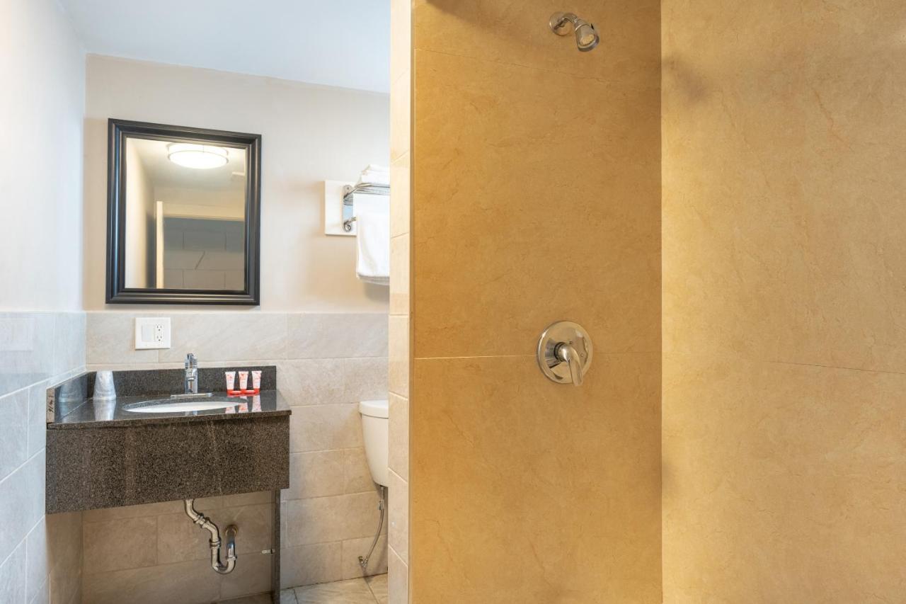 Oyo Hotel Malden Ma Broadway 외부 사진