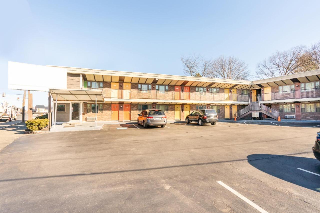 Oyo Hotel Malden Ma Broadway 외부 사진